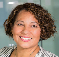 Portret van Claire Ashford, financieel expert en hoofd compliance
